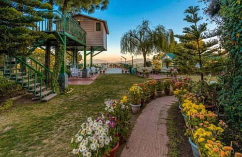 Kumarhatti House | Villa Mountain Crest Kasauli with Treehouse , Sundeck & Breakfast