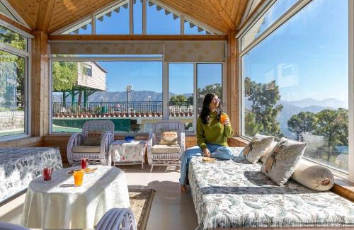 Kumarhatti House | Villa Mountain Crest Kasauli with Treehouse , Sundeck & Breakfast