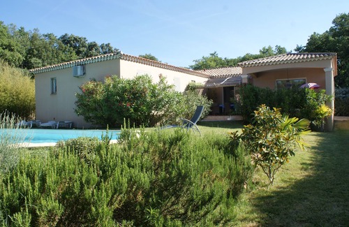 La Capelle-et-Masmolene House | Villa on one level with pool near Uzès