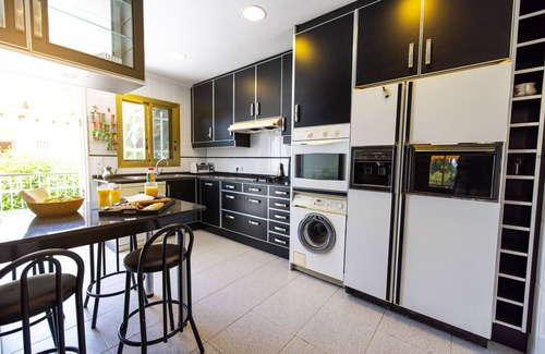 Salou Villa | Villa "Oasis Salou" with Sea View, Private Pool & Wi-Fi