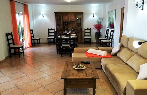 Tuineje Villa | VILLA OLIVA swimming pool with hydro-massage wifi air conditioning and lots of space.