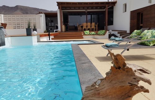 Puerto del Rosario Villa | Villa Olive, private pool !! Pure luxury in a unique desert landscape !!