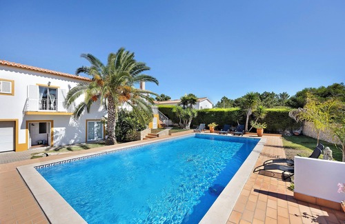 Aljezur Villa | Villa 'Oliveira' with private pool, private garden and Wi-Fi