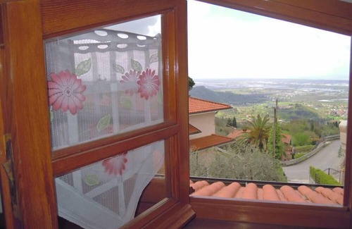 Corsanico-Bargecchia House | Villa on the hill with parking, garden, panorama