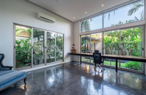 Laksmana Villa | Villa Onyx 18 meter pool, 1 minute walk from Eat st