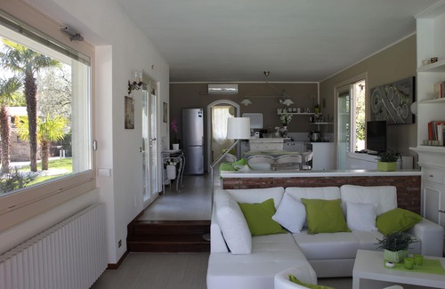 San Felice del Benaco Villa | Villa overlooking the beach and the lake with private swimming pool