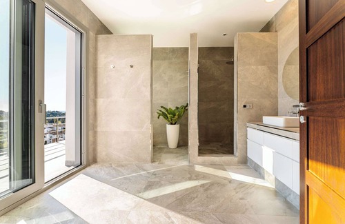 New Golden Mile Villa | Villa Paraiso Alto | Ultimate Holiday Experience Pool Gym Cinema Parking Golf