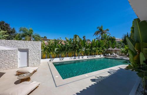 San Pedro de Alcantara Villa | Villa Peman Luxurious Beachside Villa