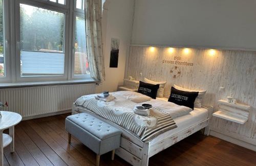 Alt-Travemunde/Ronnau Hotel | Villa Pension Strandhaus - adults only