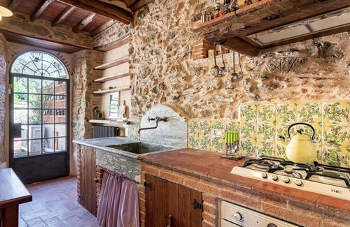 Corsanico Villa | Villa Pera by Nicola Real Estate