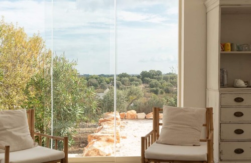 Fumarola Villa | Villa Pettirosso on an elevated terraced olive grove,
