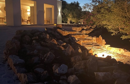 Fumarola Villa | Villa Pettirosso on an elevated terraced olive grove,