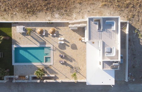 Faistos Villa | Villa Pnoe Seaside Luxurious, Seafront & Private
