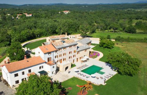Makovci House | Villa Poropati, Grožnjan, Istria - Luxury Countryside Estate for up to 19 persons - Large pool of 80m2 with kids section