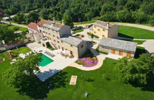 Makovci House | Villa Poropati, Grožnjan, Istria - Luxury Countryside Estate for up to 19 persons - Large pool of 80m2 with kids section