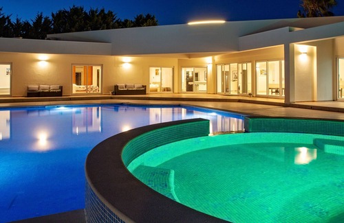 Palmela Villa | VILLA PORTUGAL: 2 POOLS, FOOTBALL PITCH, TENNIS COURT, CINEMA ROOM, PRIVATE CHEF