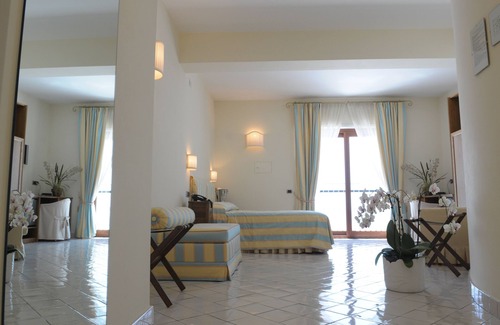 Historical Downtown Salerno Hotel | Villa Poseidon Boutique Hotel & Events