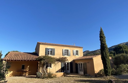 Cheval-Blanc Villa | Villa Provençale Avec Piscine Face au Luberon