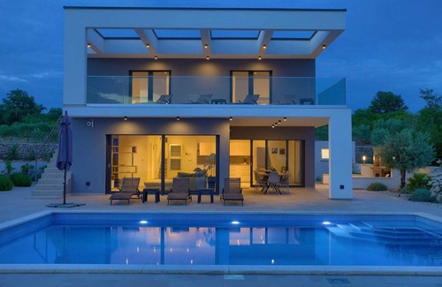 Skrbcici House | Villa QUADRA with heated pool