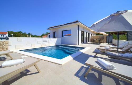 Municipality of Omisalj House | Villa QUARNARO with heated pool