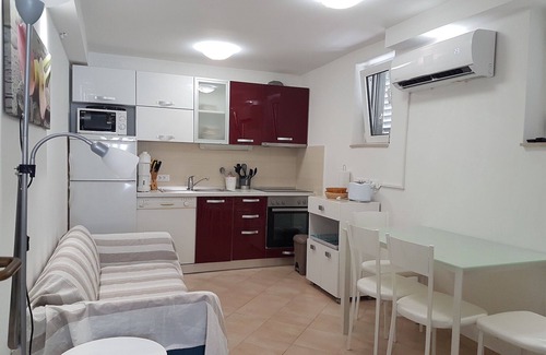 Supetar Apartment | VILLA RADOŠ-floor: NEW 2-room apartment 4* for max. 3+1 people
