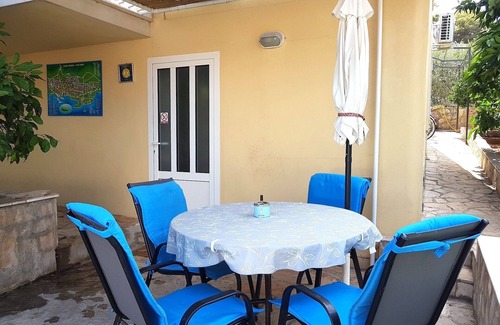 Supetar Apartment | VILLA RADOŠ-floor: NEW 2-room apartment 4* for max. 3+1 people
