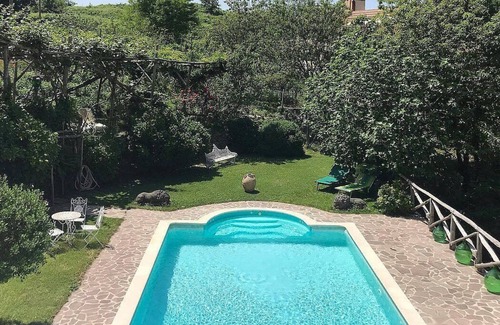 Vico Equense Villa | Villa Ramona: A characteristic and welcoming three-story villa situated in a quiet location, surrounded by a wonderful garden, with Free WI-FI.