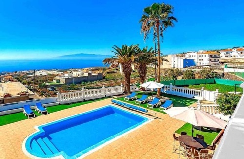 Armenime Villa | Villa Raquel with sea views