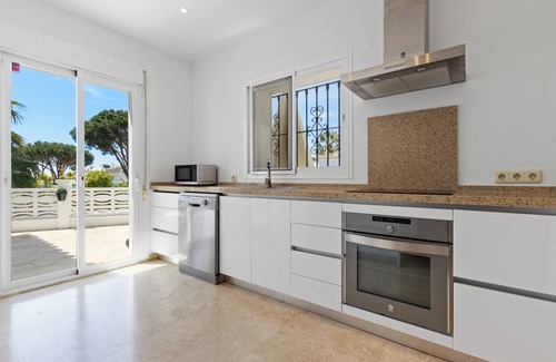 Urbanizacion Hacienda las Chapas Villa | Villa Roco Marbella - 3BDR villa with private pool, covered terrace and sea view