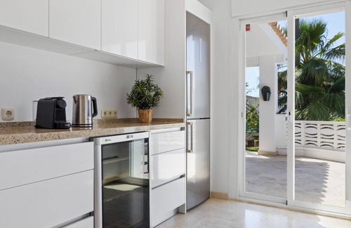 Urbanizacion Hacienda las Chapas Villa | Villa Roco Marbella - 3BDR villa with private pool, covered terrace and sea view