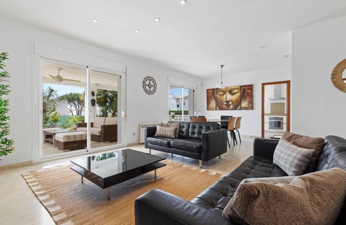 Urbanizacion Hacienda las Chapas Villa | Villa Roco Marbella - 3BDR villa with private pool, covered terrace and sea view