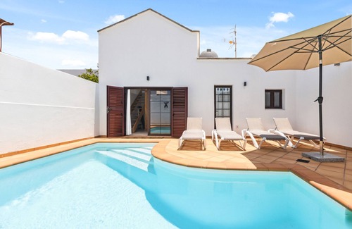 Playa del Cable Villa | Villa Rosa - VipVipVillas