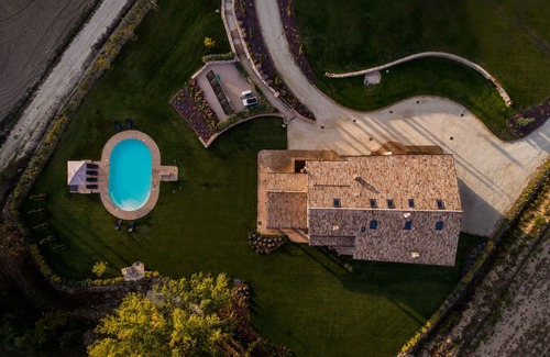 San Brizio Villa | Villa Rovicciano, sleeps up 20. Luxury, heatable pool, lift, breakfast included