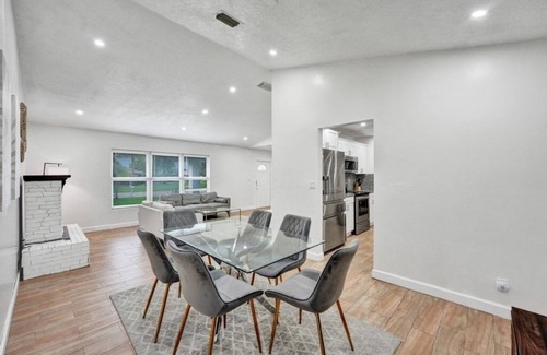 Hunt Club Villa | Villa Royale 4 BR Home w/Pool and Hot Tub by RedAwning