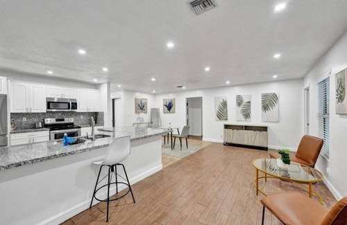 Hunt Club Villa | Villa Royale 4 BR Home w/Pool and Hot Tub by RedAwning