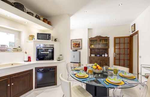 Carrozziere Villa | Villa Sacramento by Villa Plus