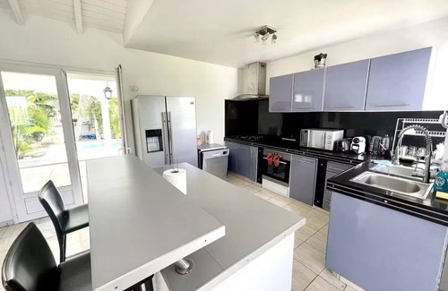 Les Abymes Villa | Villa Salomon, private swimming pool 10 minutes from the beach and marina