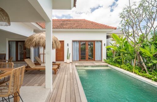 Beraban Villa | Villa Sana - Stylish 2BR Oasis with Open Jungle Bathroom in Nyanyi Beach near Luna Beach Club