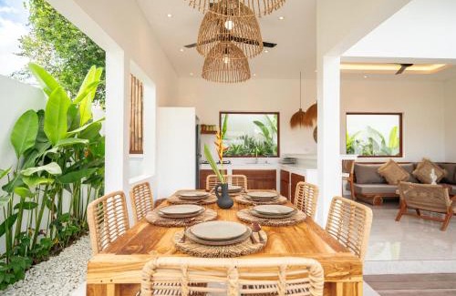 Beraban Villa | Villa Sana - Stylish 2BR Oasis with Open Jungle Bathroom in Nyanyi Beach near Luna Beach Club