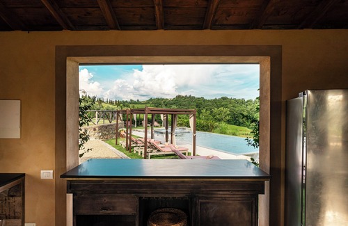 San Gimignano Villa | VILLA SARAH LUXURY SAN GIMIGNANO, 5 EN SUITE ROOMS , SWIMMING POOL, SPA.