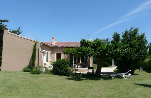 L'Isle-sur-la-Sorgue Villa | Villa 'Saule' with Private Terrace, Private Garden and Wi-Fi