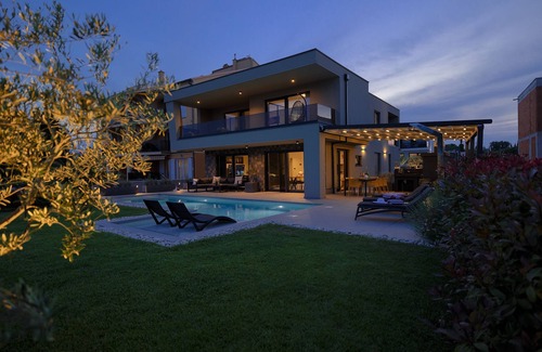 Pomer Villa | Villa Scala Pomer for 8 people, near Medulin, first row to the sea