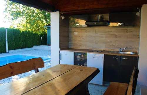 Lindar House | Villa Semy