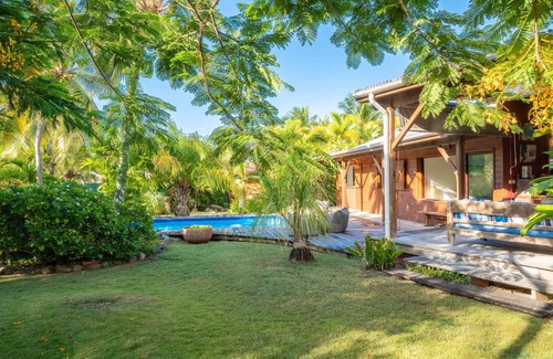 Le Moule Villa | Villa Sereine, 3 bedrooms with pool and wooden deck, near surf spot
