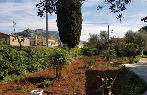 Mondello Villa | Villa Serrano.