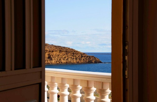 Arenas del Mar Villa | Villa - Sleeps 4 - Jacuzzi - Garden - Pet friendly