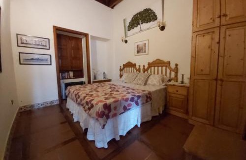Valle de Guerra Villa | Villa-Sleeps4-Parking-Garden-Pool-NearAirport