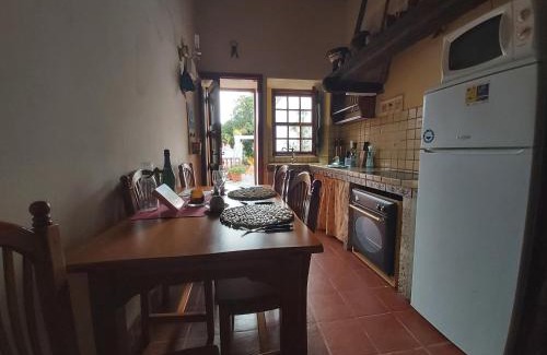 Valle de Guerra Villa | Villa-Sleeps4-Parking-Garden-Pool-NearAirport