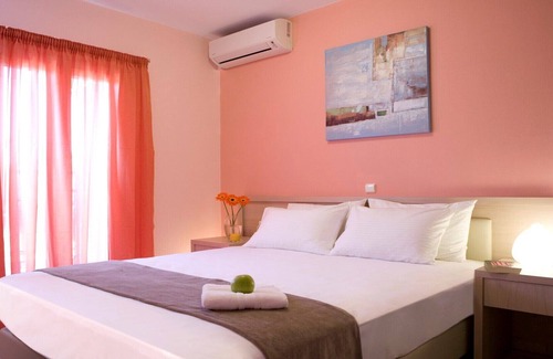 Kariotai Villa | Villa Sonia (Anthemis villas) - Private Pool, private BBQ, playground for kids!