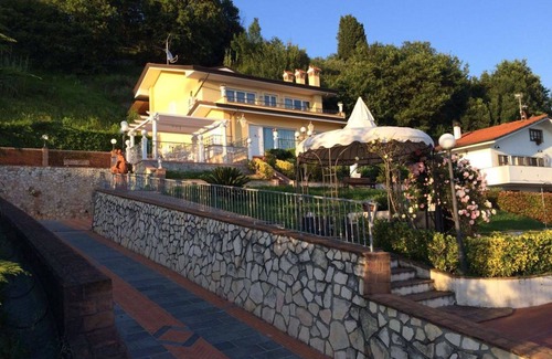 Corsanico Villa | Villa Sophia - Holiday Villa Rental in Viareggio